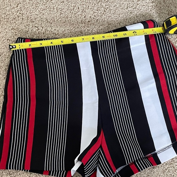 Mid Rise Striped Shorts - Picture 4 of 4